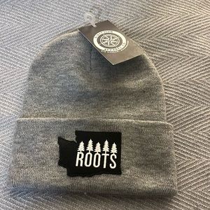 NWT grey beanie with WA state, trees, and the word roots.